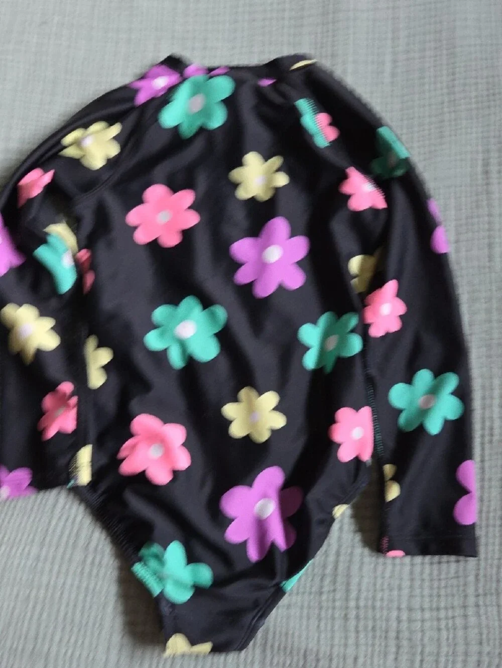 Old Navy Kids Black Long-Sleeve Floral Rash Guard Swimsuit with Pink Zipper